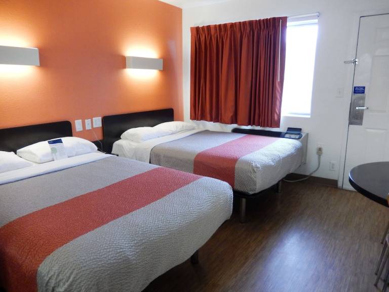 Motel  Clute
