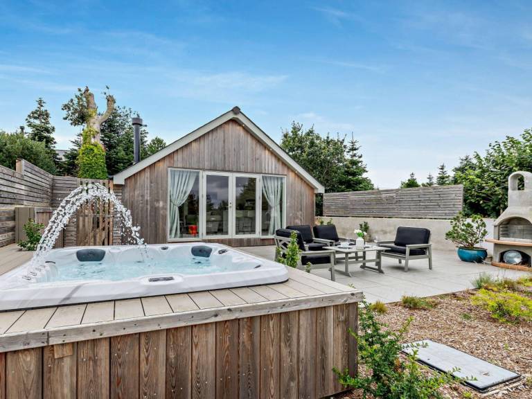 Fully equipped lodge with barbecue & hot tub | Pets are welcome — photo 4