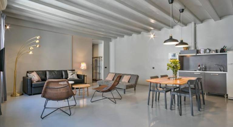 Apartment | Near Plaça de Catalunya — photo 2