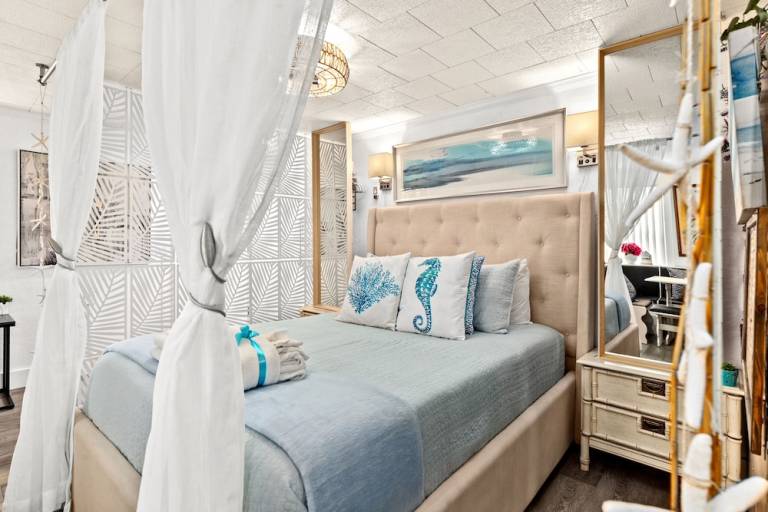 Apartment Laguna Beach On The Gulf Of Mexico
