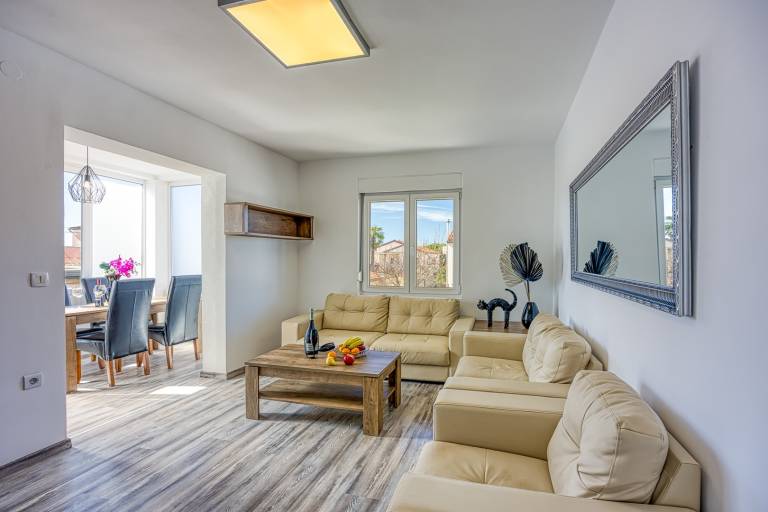 Beautiful holiday apartment with terrace & barbeque | Beach nearby | Pets are welcome — photo 2