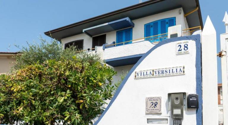Villa with grill, garden & terrace | Close to the beach | Dogs allowed in Camaiore