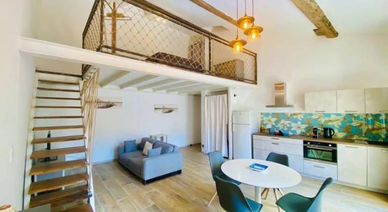 Apartment with terrace in Sète