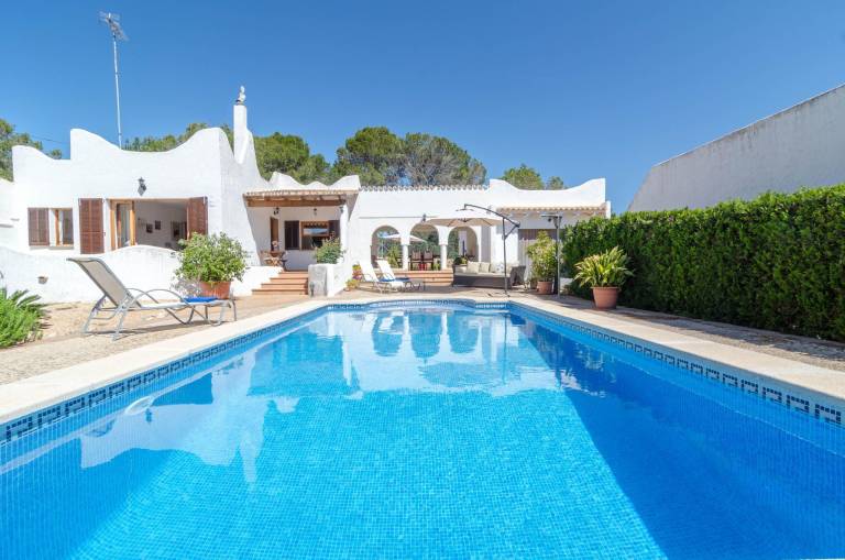 150 m&sup2; Villa