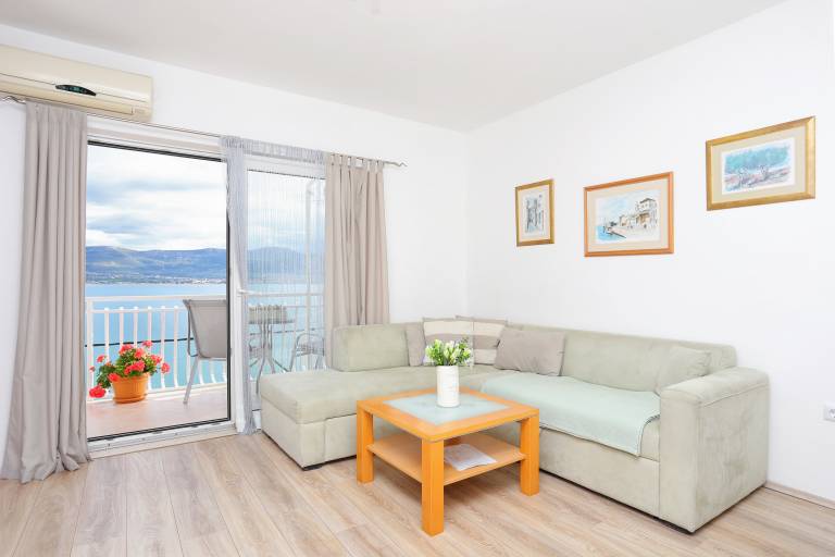 Two bedroom apartment with balcony and sea view Arbanija, Čiovo (A-15595-a) — photo 2
