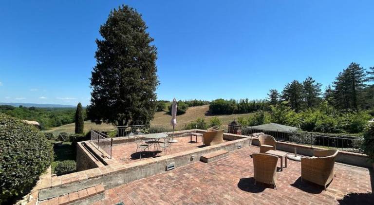 House with pool — photo 4