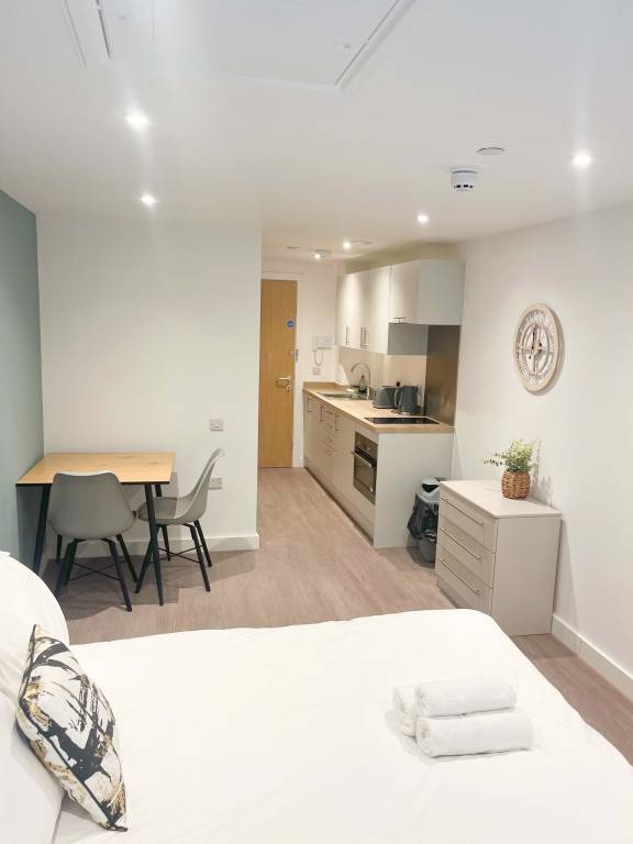Newly build city centre Redcross Street studio 06