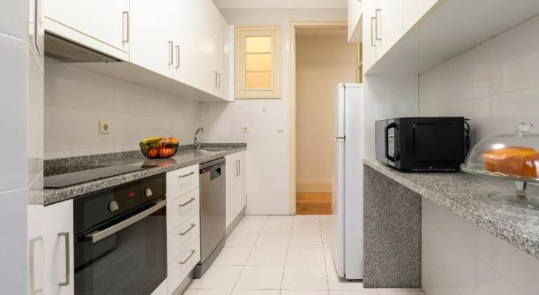 Modern & Cozy Flat with Workspace by HostWise — photo 4