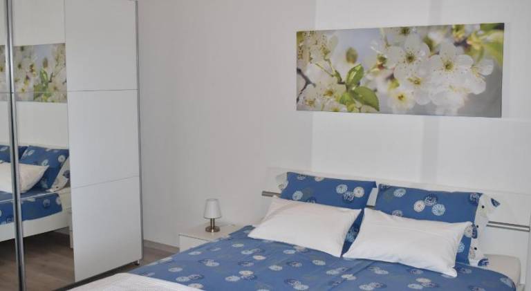 Apartment with 2 rooms for 5 persons — photo 2
