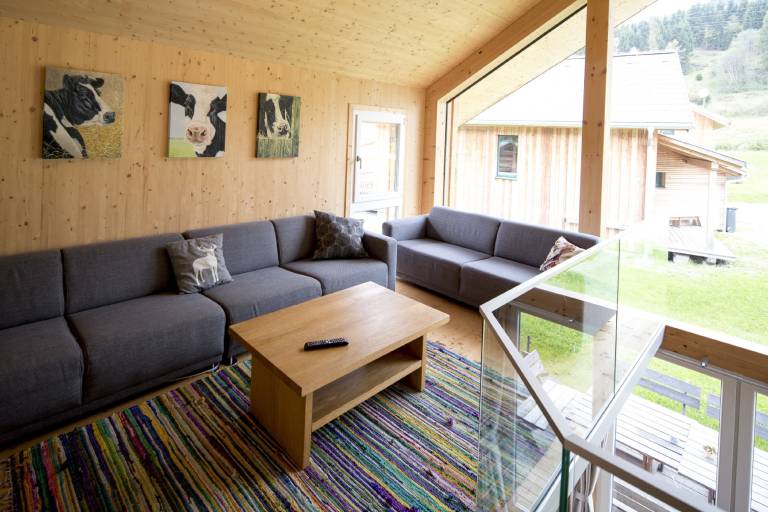 Chalet with jacuzzi, sauna & patio — photo 4