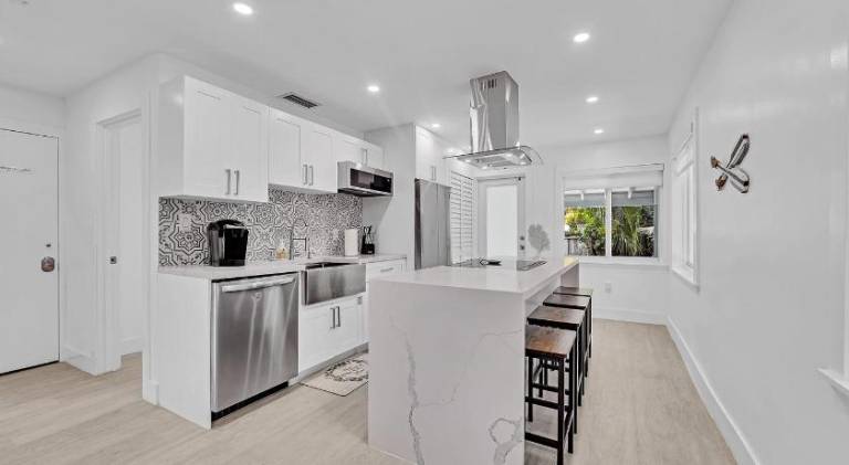 Spacious vacation home with pool | Pets are welcome — photo 3