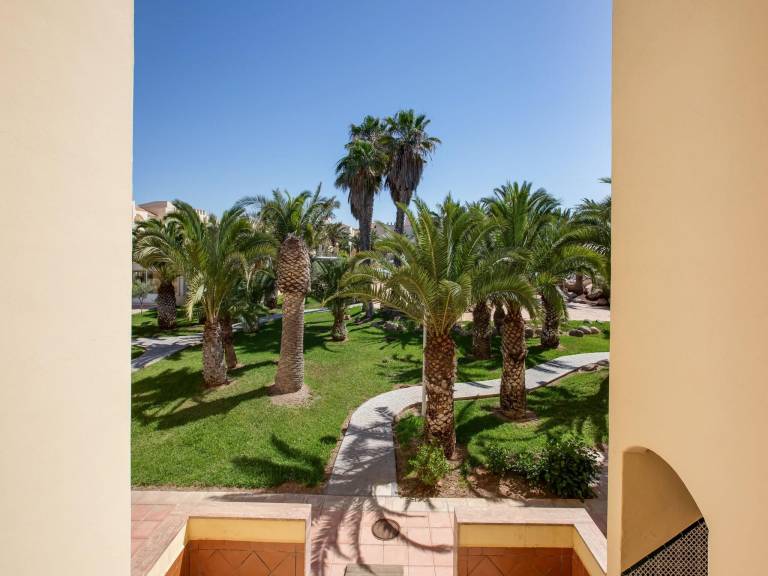 Rental apartment with terrace & pool — photo 4