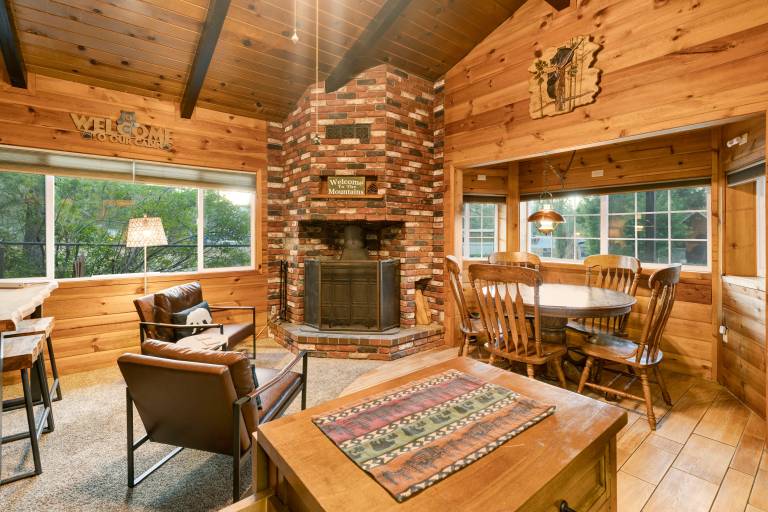 Orchard Family Cabin Near Historic Big Bear Village Walk to Marina — photo 5