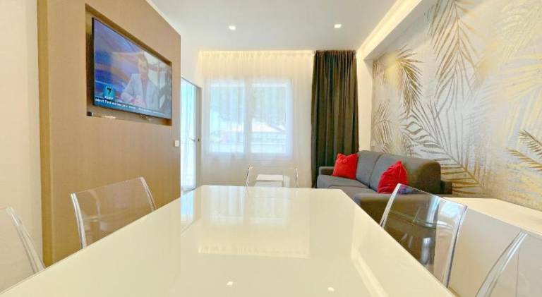 Holiday apartment with pool & terrace | Suitable for remote work in Riccione