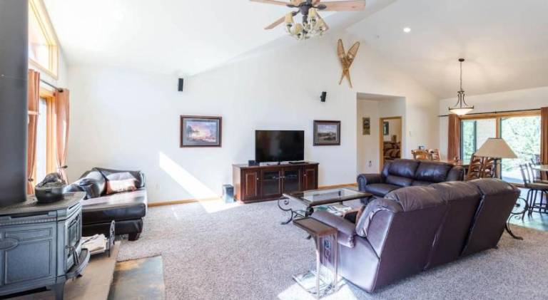 House with jacuzzi | Pets allowed — photo 2