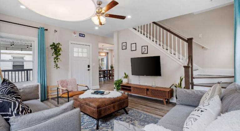 Beautifully Renovated 6BR 2BA 2 Blocks to Beach — photo 5