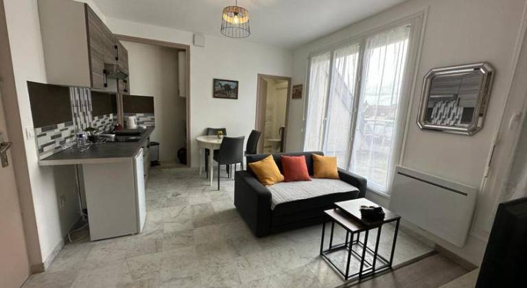 Rental apartment with patio — photo 3
