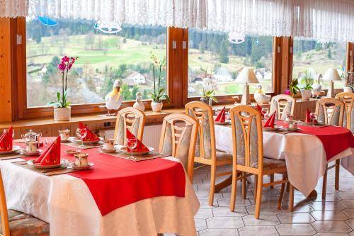 Auerhahn Bed and Breakfast -Black Forest Waldhotel — photo 3