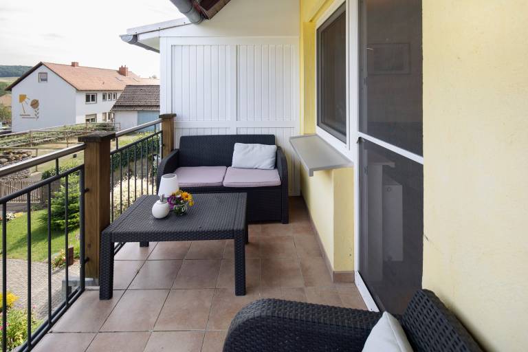Rental apartment with fast internet, patio & yard | Garden view — photo 3