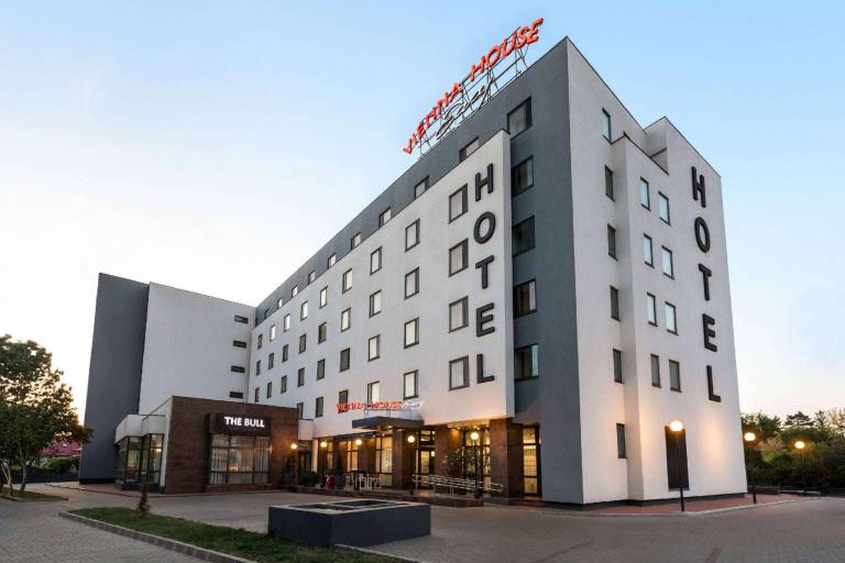 Vienna House Easy by Wyndham Bucharest Airport — photo 2