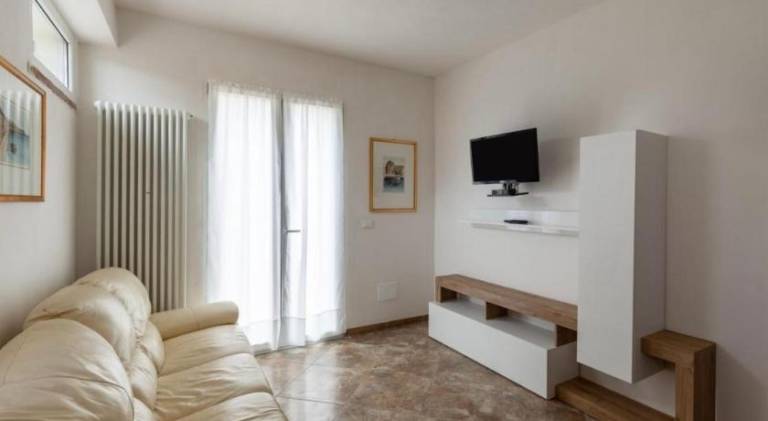 House with 2 rooms for 5 persons in Carrara