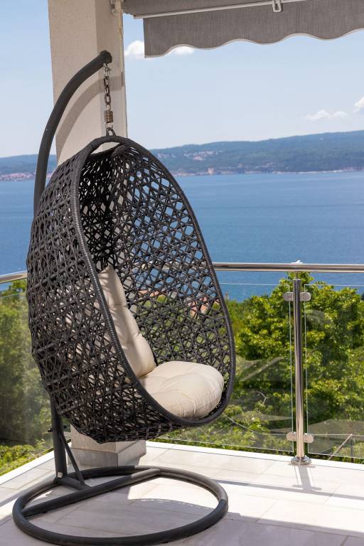 Luxury apartment with stunning sea views and private wine cellar — photo 4