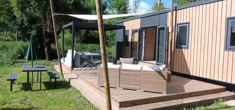 Flower Camping de la Trye - Luxurous Lodge jacuzzi outdoor beds made up towels kit hot drinks - 2/8 pers. 4 to 8 people - 4 person. included in the price — photo 3