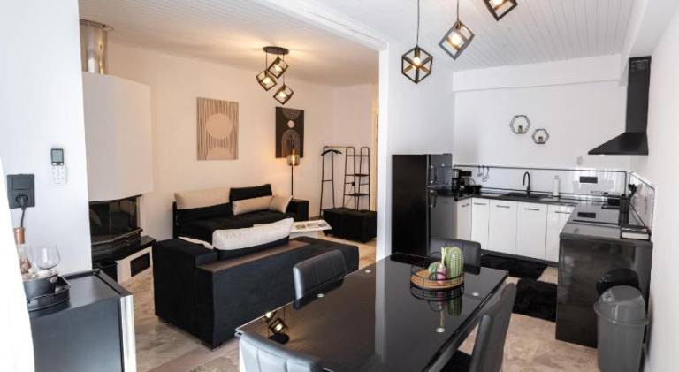 Apartment with terrace — photo 2