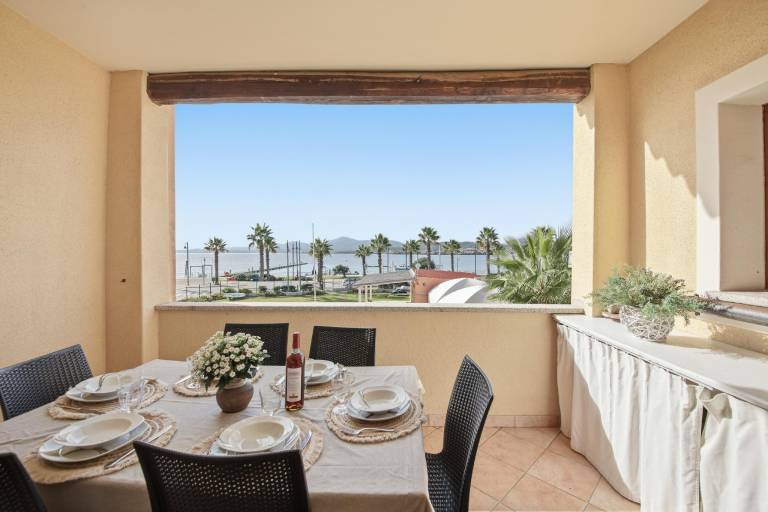 Rental apartment with terrace in Golfo Aranci