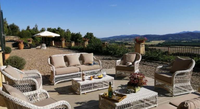Vacation home with pool, garden & patio — photo 4