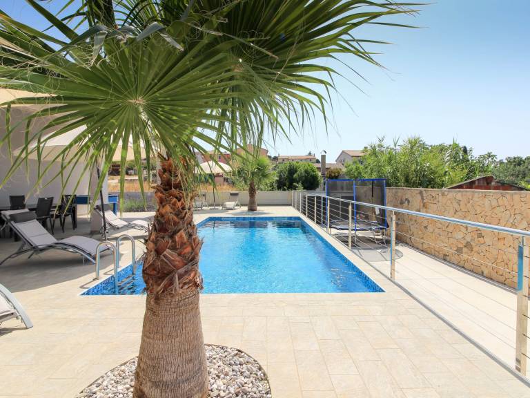 Vacation home with private pool, patio & garden — photo 2