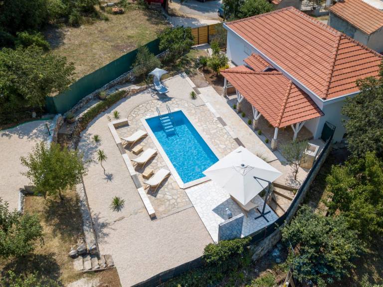 Vacation home with yard, patio & private pool — photo 4