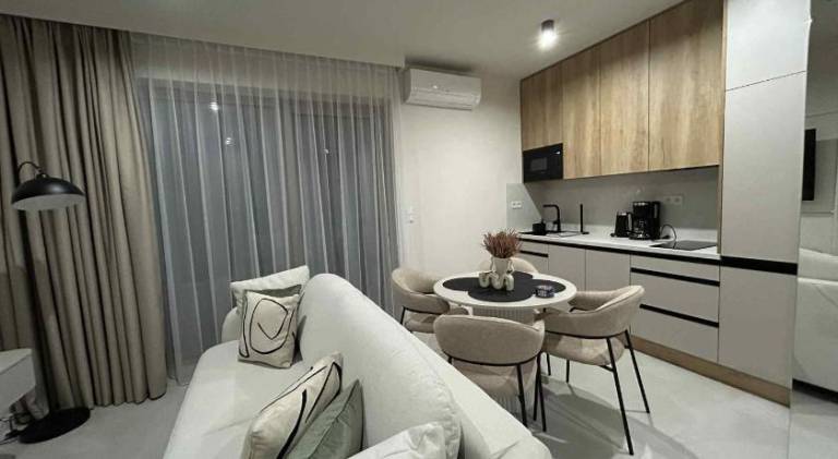 Apartment with patio & garden — photo 4