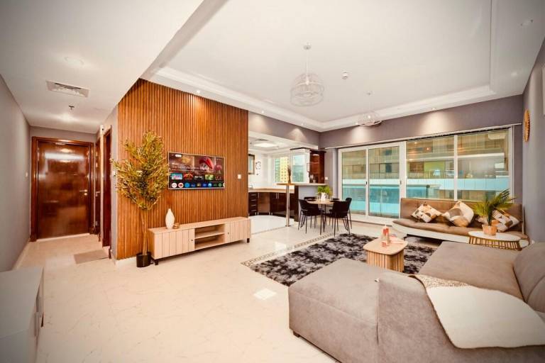 Vacation home with yard & pool — photo 2