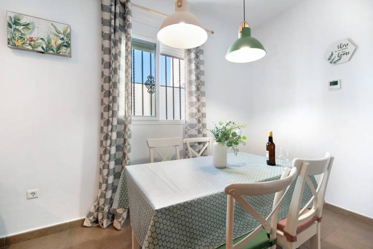Rental apartment with yard, fast internet & hot tub | City view | Perfect for remote work — photo 4