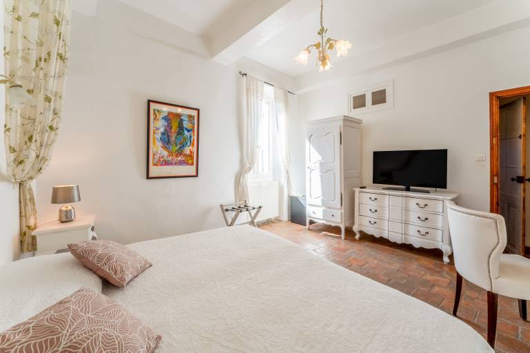 The Jasmin suite has a shared swimming pool, Wi-Fi and air conditioning — photo 4