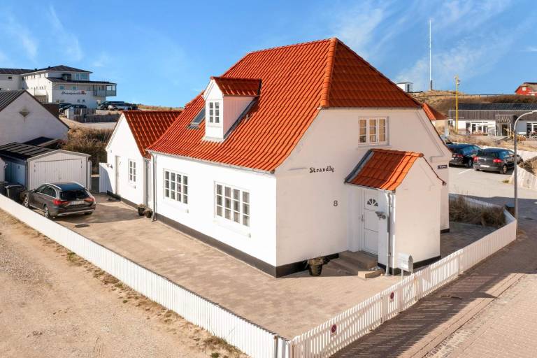 House with garden in Lokken