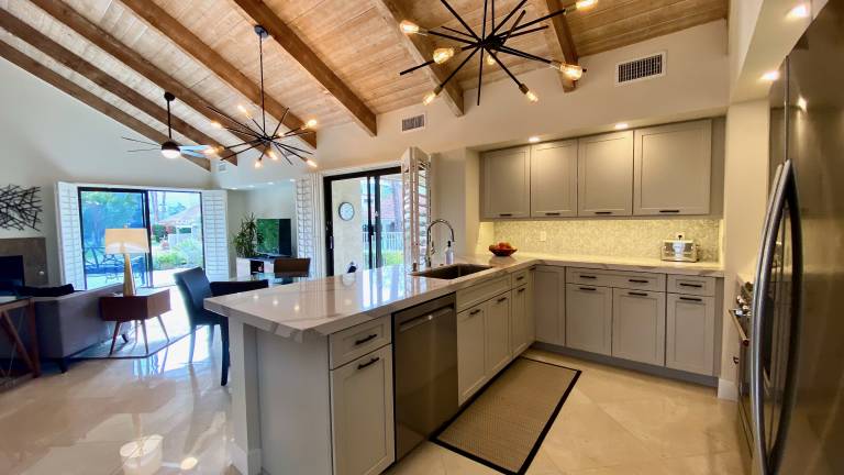 Modern Life Chic 1BR Getaway with Expanded Outdoor Living Spaces – a Greenday property — photo 4