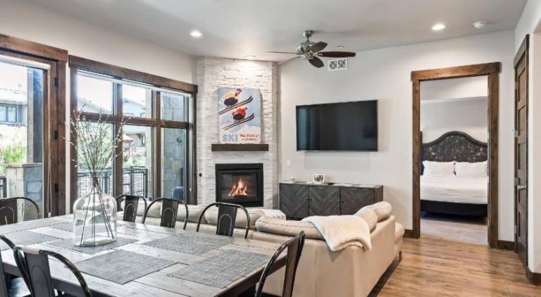 Newer Upscale Canyons Village Resort Condo, 5 min walk to Gondola, 2 Bedrooms Ensuite, Pet Friendly — photo 4