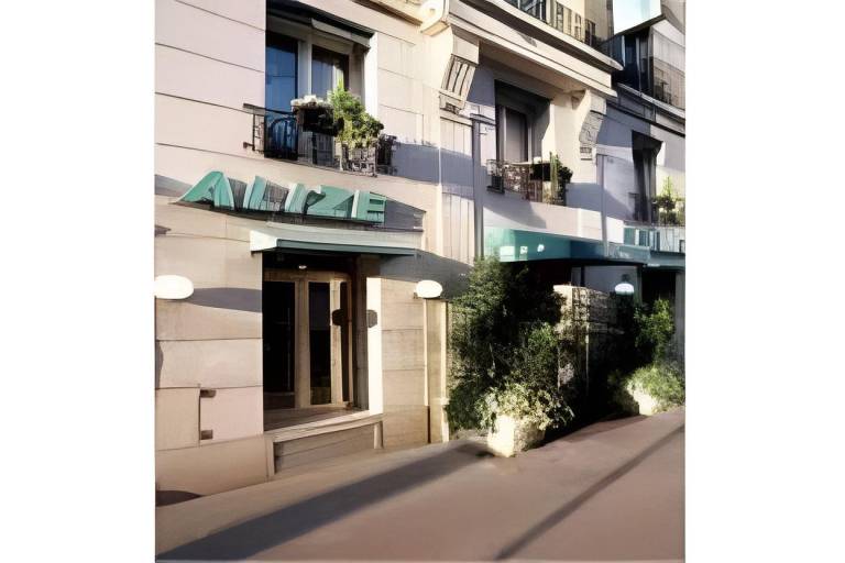 Hotel Alize Grenelle Tour Eiffel in Boulogne-Billancourt