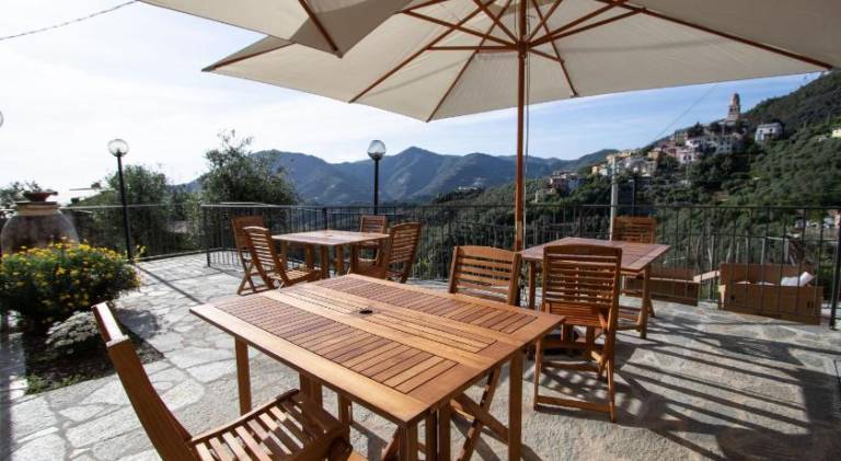 Farm with terrace & garden in Vernazza