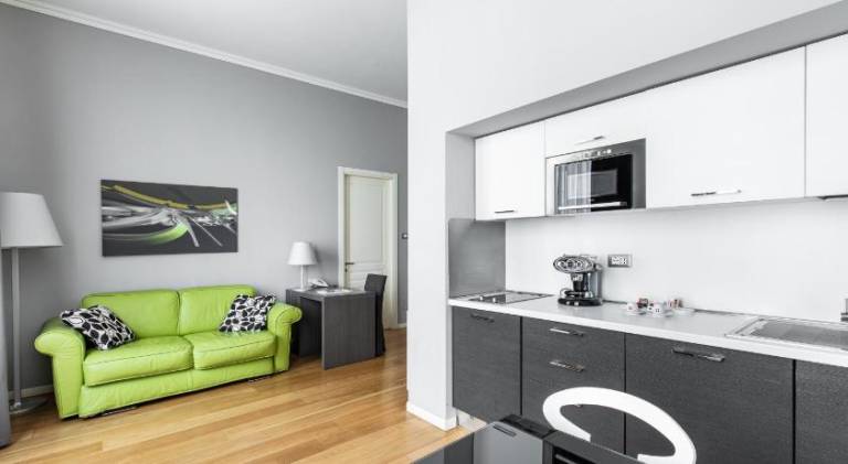 Serviced apartment with patio — photo 4