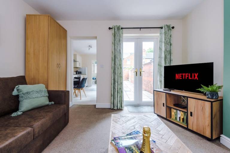 Children-friendly wonderful apartment with yard | Pets allowed — photo 4
