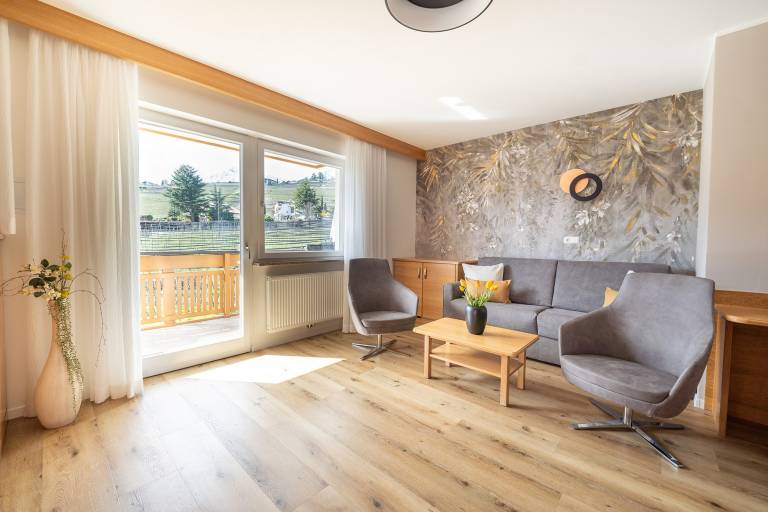 Dedicated room with garden, pool & terrace | River view — photo 3