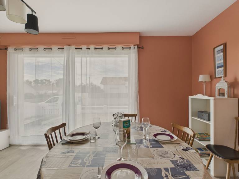 Charming vacation home with barbeque & yard | Pets allowed — photo 3
