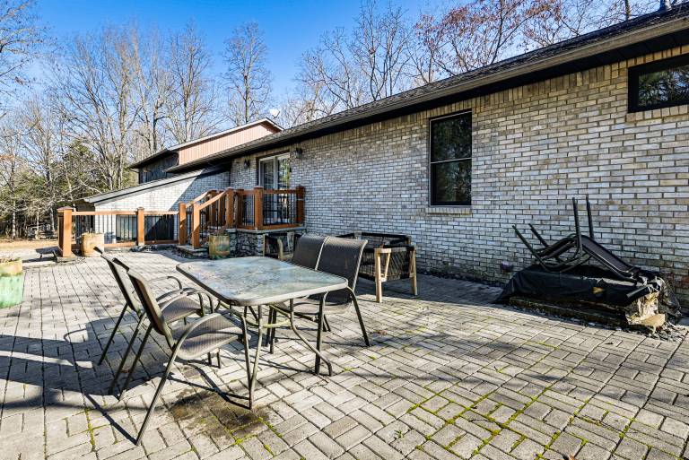 Spacious Retreat w/ Deck: 14 Mi to Nolin Lake! — photo 4