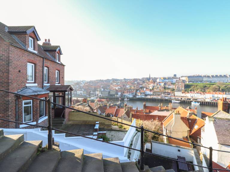 Cottage with hot tub & garden | Beach view in Scarborough