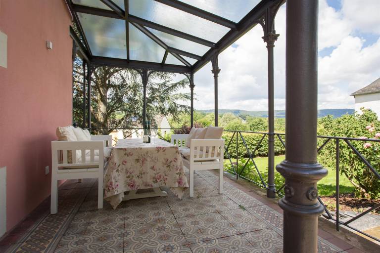 Holiday apartment with yard & terrace — photo 4
