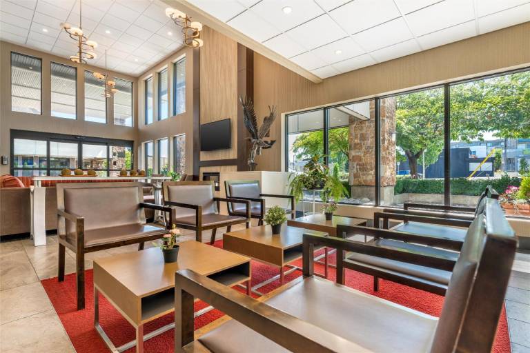 Best Western Plus Burnaby Hotel — photo 4