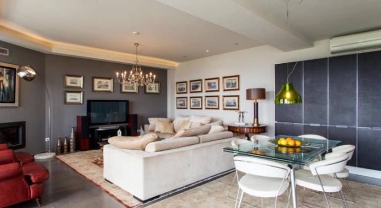 Fully equipped charming vacation home with terrace, pool & barbeque | Pets allowed in Heraklion